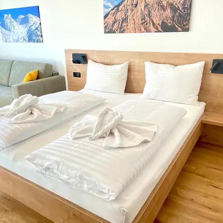 Grimming View I - Zentral In Tauplitz, Nahe Sessellift, Bergblick & Parkplatz